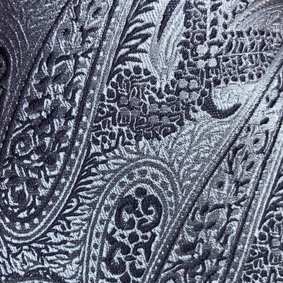 GEOFFREY BEENE 100% silk Blue Textured Paisley Pattern Classic Career $129 NEW - Picture 8 of 11